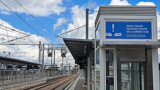 Signalétique voyageurs « Deux trains peuvent partir de la même voie ».