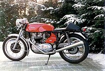 De Triton is een schoolvoorbeeld van een café-racer. Tritons waren meestal zelfbouwmotoren met een Triumph-motorblok en een Norton frame