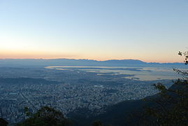 La Serra dos Órgãos en el fondo, vista desde la ciudad de Rio de Janeiro