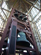 Carillon in de Domtoren in Utrecht, met kanon om de grote speeltrommel aan te drijven in de kast links