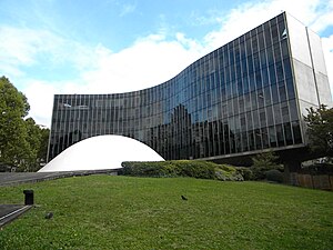 Sede del partito comunista francese in place du Colonel Fabien, di Oscar Niemeyer (1968–1971)