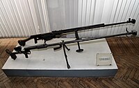 デグチャレフPTRD1941（手前）と並べて展示されるPTRS（奥）