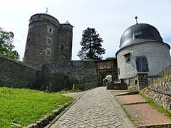 Blick vom 2. Burghof zum Schösserturm und Johannis/Coselturm, dazwischen Hauptzugang zum 3. Burghof, ehemals Zugang zur Hauptburg