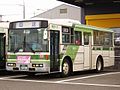 いすゞ製の大型短尺車 (5654) KC-LT333J、1996年式 富士重工製17型E車体架装 車幅は大型車と同じ。綾瀬営業所に配属され、大和駅・相模大塚駅・さがみ野駅発着路線で専ら使用された。同時期に同型の日産ディーゼル車(KC-RP211GSN)も在籍した。