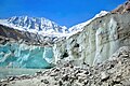 Ocshapalca (a la izquierda) y Ranrapalca (a la derecha), a sus pies el glaciar Llaca y la laguna Llaca