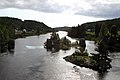 Nidelva sett fra Blakstad bru. Brukar etter en eldre Blakstad bru er synlige i bildet. Foto: Karl Ragnar Gjertsen