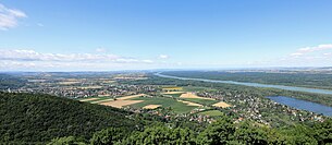 Blick von der Tempelbergwarte Richtung Westen; im Vordergrund (von links nach rechts) die Orte St. Andrä vor dem Hagenthale, Wördern und Altenberg