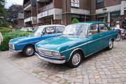 Audi 60 et sa prédécesseur, la DKW F 102 (À gauche)