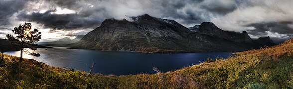 Panorama de la riba del llac