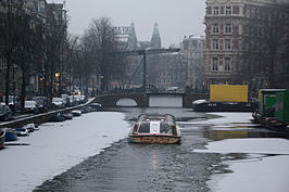 De Aluminiumbrug, gezien richting Amstel met op de achtergrond het Rembrandtplein. Nieuwjaarsdag 2009.