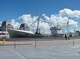 De Amandine voor het station van Oostende