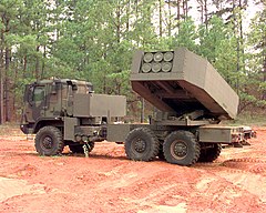 Egy HIMARS FMTV indítójárművön, Fort Bragg-ben