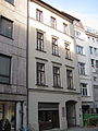 Altheimer Eck 6; Geschäfts- und Mietshaus, ursprünglich dreigeschossiges klassizistisches Wohnhaus, 1861 von Franz Michael Reiffenstuel