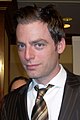 Justin Kirk interpreta Peter McCall