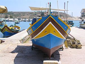 Luzzubåt i Marsaxlokks hamn.