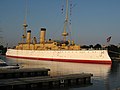 Americký chráněný křižník USS Olympia kotvící ve Philadelphii