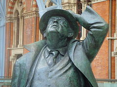 Staty av John Betjeman vid St Pancras station.