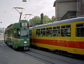 Tramoj de BVB (verda) kaj BLT (flava/ruĝa)