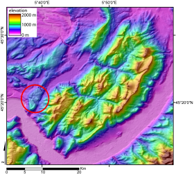 Modèle numérique de terrain du massif de la Chartreuse avec le plateau cerclé en rouge sur la gauche.