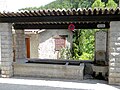 Fontaine-lavoir sur la D1.