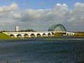 De brug bij hoogwater in januari 2007 (Links op de achtergrond is de IJsseltoren te zien)