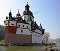 Die Burg Pfalzgrafenstein auf einer Insel im Rhein überwachte die Entrichtung des Schiffszolls bei Kaub (errichtet 1327)