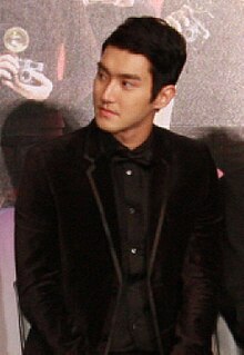 Si Siwon sa LG Optimus Super Junior Fan meeting sa Chateau de Chine sa Kaohsiung, Taiwan noong Nobyembre 2011