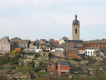 De oude stad van Thuin met de 'hangende tuinen' en het Belfort.