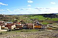 Vista parcial (meridional) del caserío de Pajarón (Cuenca), dende'l cuetu del castiellu (2017).