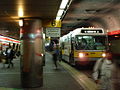 Cambridge: ein Obus im Harvard Bus Tunnel