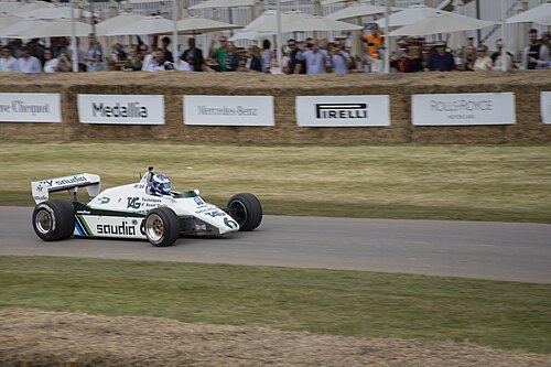 2024年のグッドウッド・フェスティバル・オブ・スピードで、ウィリアムズ・FW08のデモ走行を行うボウルズ[15]