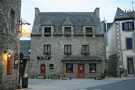 Maison érigée en 1598.