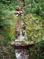 Der Bach tritt aus der Verdolung unter dem Sonnenberg in die Klinge