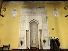 Mihrab e interior de mármol renovados.