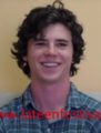 Charlie McDermott interpreta Axl Heck