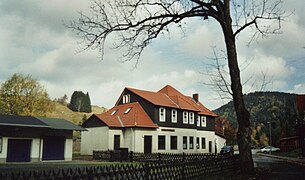 Straßenseite des ehemaligen Bahnhofs Wildemann (heute Feuerwehrhaus)