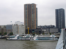 De aanlegplaats van de Spido aan het Willemsplein, centrumzijde van de Erasmusbrug