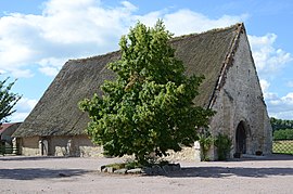 A tithe barn in Heurteauville