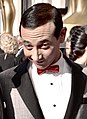 Paul Reubens sebagai Pee-wee Herman memakai bow tie merah sebagai trademark.