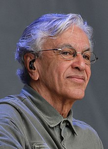 Caetano Veloso dum koncerto en Perugia (Italujo)