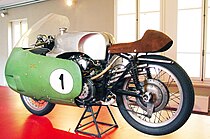 Veel innovatie in één: een druppelstroomlijn en een V-8 in deze Moto Guzzi uit 1956