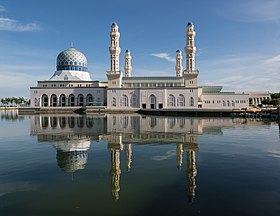 Vue générale de la mosquée de la ville de Kota Kinabalu.