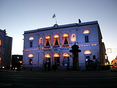 L'hôtel de ville illuminé lors des Lumières de Laval en 2007.