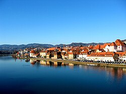 Maribor's Old Town bersama sungai Drava