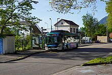 Autobus Scania Citywide LF CNG à quai au terminus Gare de Saint-Égrève sur la ligne Proximo 22 du réseau TAG.