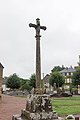 Croix située dans le cimetière.