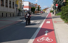 Double-sens cyclable à Hrádek nad Nisou, Tchéquie.