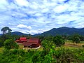 Pemandangan jajaran selatan Banjaran Titiwangsa berhampiran pekan Kota, dengan Gunung Datuk boleh dilihat di sebelah timur (ke kanan gambar).