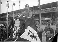 Engelbert Dollfuss během apelu Vlastenecké fronty 11. září 1933 (Wiener Trabrennplatz) a vyhlášení programu stavovského státu