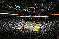 Partido de baloncesto en el pabellón.